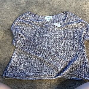 Cropped sweatshirt off the shoulder